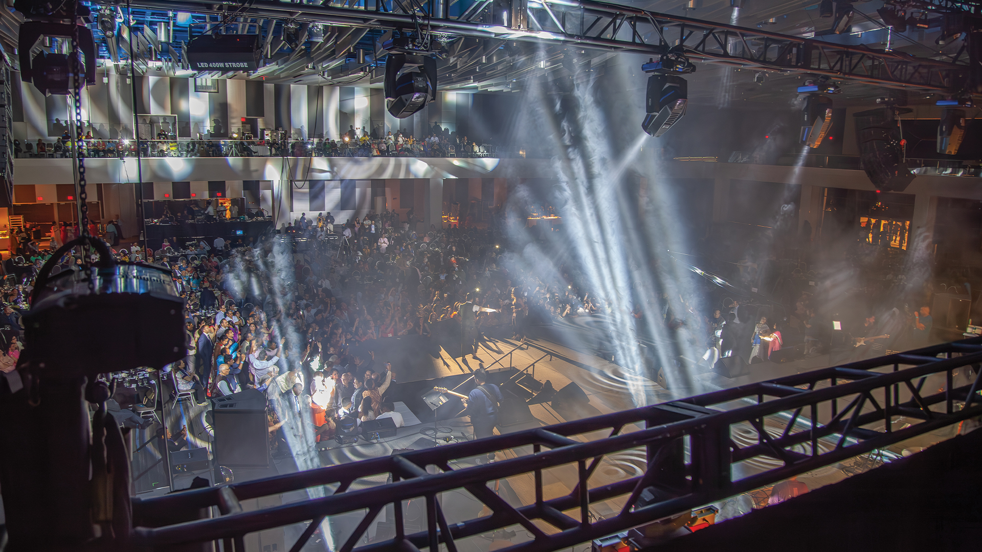 Truss That Tried Acrobatics Mid-Set